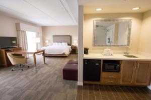 King Studio Suite - Non-Smoking room in Hampton Inn & Suites - Pittsburgh/Harmarville PA