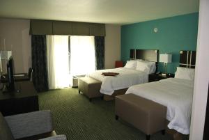 Queen Room with Two Queen Beds - Mobility and Hearing Access/Non-Smoking room in Hampton Inn Carrizo Springs