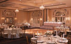 Hotel Roanoke & Conference Center, Curio Collection by Hilton
