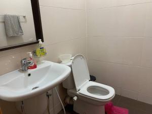 F5 -5 bedrooms Apt- Residence Hasnaoui avec parking Oran Algeria