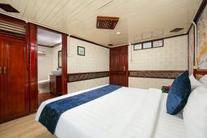 Fantasea Imperial Cruise