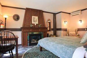 Deluxe Queen Room with Fireplace room in Stone Chalet Bed & Breakfast Inn