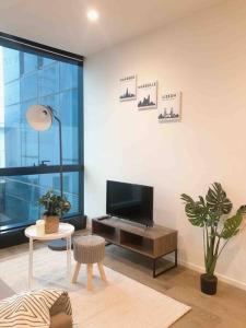 Stunning 1 Bed at New landmark Aus 108(TF41141901)