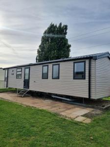 Modern Family Caravan with WiFi at Valley Farm, Clacton-on-Sea