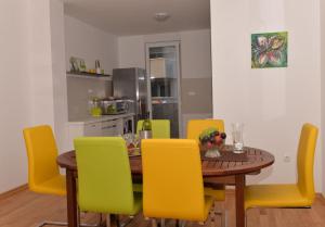Apartment SUNNY HOLIDAYS - 2 bedrooms