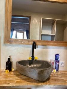 Phòng Có Giường Cỡ King Nhìn Ra Hồ Bơi (King Room with Pool View)