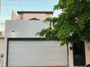 Casa grande con alberca a pasos de Hospital San José - La Colorada