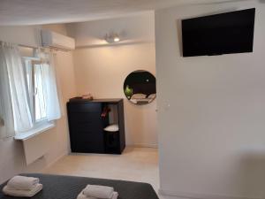 Small studio for 2 with free parking