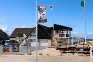 Maisons de vacances Maison avec terrasses a 300m de la mer Juno Beach : photos des chambres