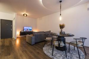 Apartment near Iulius Mall with Balcony & Private Parking