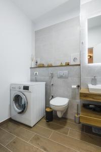 Apartment near Iulius Mall with Balcony & Private Parking