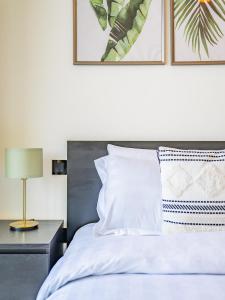 Beautiful Cityscape Views From This Urban Retreat