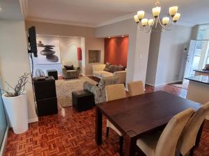 Walk frm Mandela Square, Sandton City and Gautrain