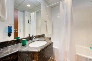 RH- Studio Retreat, Walk away to Burj Khalifa and Dubai Mall