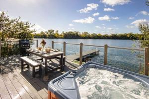 The Landings 18, Waters Reach - P