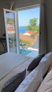 Yukka ComFor city center Hvar apartment with parking