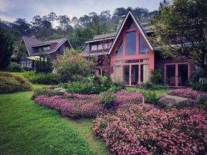 Lat Valley Retreat Village