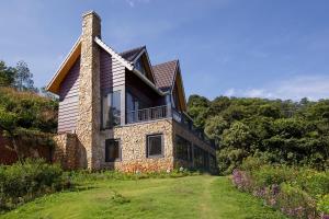Lat Valley Retreat Village