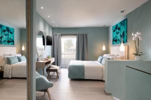 Suite with Private Pool room in Cephalonia Palace