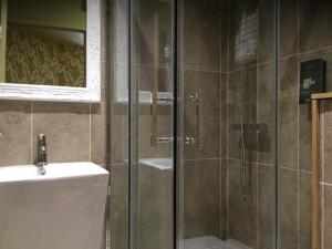 Hotels Hotel du Commerce : photos des chambres