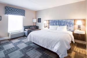 King Room with Sofa Bed - Non-Smoking room in Hampton Inn & Suites Huntsville Hampton Cove
