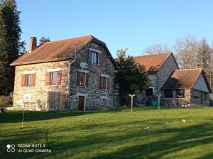 Maisons de vacances Gite Vergnelibert : Maison 3 Chambres