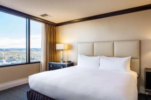 King Room room in Doubletree By Hilton Billings