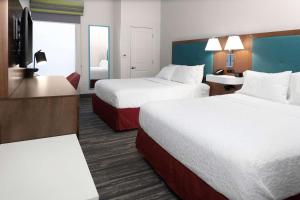 Queen Room with Two Queen Beds - Non-Smoking room in Hampton Inn by Hilton Concord/Bow