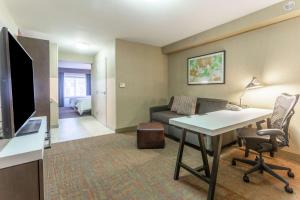 One-Bedroom Queen Suite with Sofa Bed room in Hilton Garden Inn Chicago/Tinley Park