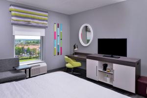 King Room - Non-Smoking room in Hampton Inn & Suites Atlanta/Marietta