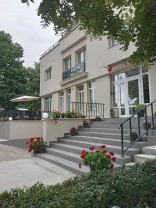 巴克乌荷兰旅馆 - 巴克乌