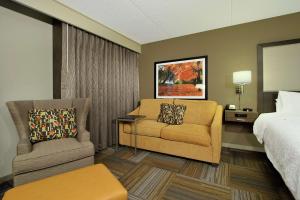 Deluxe King Room with Sofa Bed room in Hampton Inn Philadelphia-Great Valley