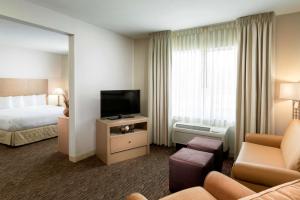 Family Suite room in DoubleTree by Hilton Vancouver