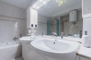 Spacious 3BR Apartment 5th floor