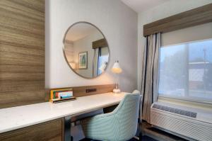 Queen Room with Two Queen Beds room in Hilton Garden Inn Livermore