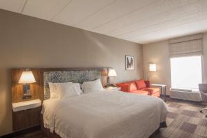 King Room with Sofa Bed and Study - Non-Smoking room in Hampton Inn Medina