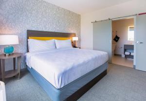 One-Bedroom King Suite with Lake View room in Home2 Suites By Hilton Wichita Falls Tx