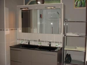 Maisons d'hotes Chambres D'hotes Bel'vue : Chambre Double