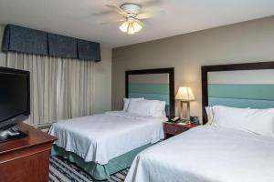King Suite with Accessible Tub - Mobility and Hearing Access/Non-Smoking room in Homewood Suites by Hilton Portland