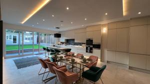 Luxury 5 bedroom house with free car park - Ubytování bez kategorie ve městě Hendon