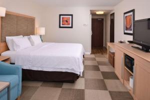King Room with Shower - Non-Smoking room in Hampton Inn Tulsa Sand Springs