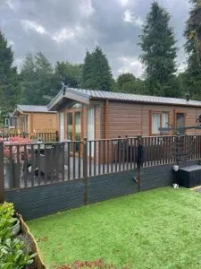 Honeycomb Lodge - Crook of Devon