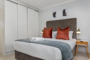 220 On Loop Luxury Apartments