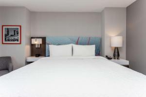 King Room with City View room in Hampton Inn Oakland Downtown-City Center