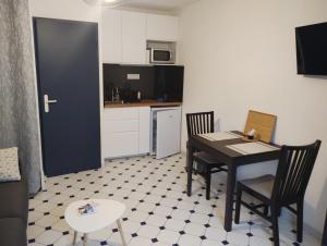 Appartements Studio plain pied avec terrasse tout proche mer : photos des chambres