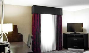King Room with King Bed - Non-Smoking room in Hampton Inn & Suites Richmond Glenside