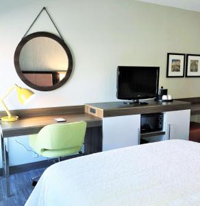 Queen Room with Two Queen Beds - Non-Smoking room in Hampton Inn Williamsport