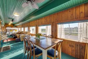 Charming Converted Railcar Studio in Joplin!