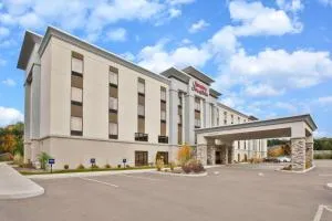 Hampton Inn & Suites Alliance - Salem Heights