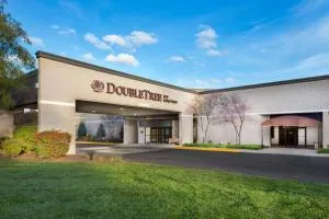 DoubleTree by Hilton Lawrence - Topeka